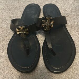 Tory Burch flat black sandals !!!! Nice Condition